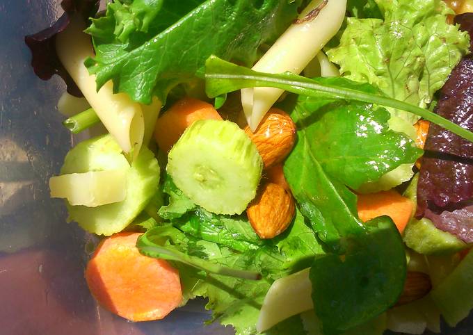 Ensalada rápida con frutos secos Receta de AuroraNorte Cookpad