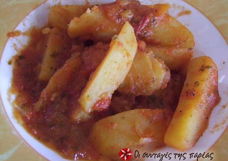 Potatoes stewed with tomatoes and onions Recipe by Cookpad Greece Cookpad