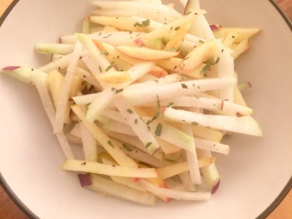 Kohlrabi & Apple Salad