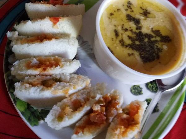Stuffed pizza flavor idli