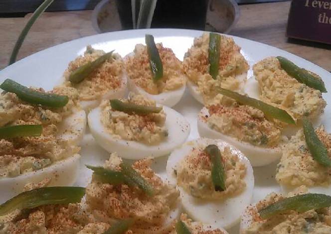 Resep Brad's jalapeño cheddar deviled eggs