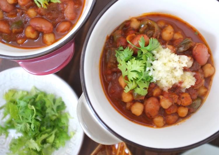 Homemade Vegetarian Chickpea and Kidney Bean Chili Recipe by Felice