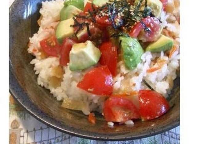 Resep Avocado and Tomato Chirashi Sushi