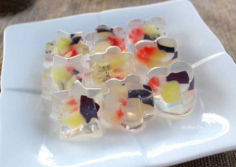 clear gelatin with fruit