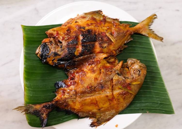 Grilled Black Pomfret Recipe by Cindy C.R. Cookpad