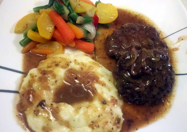 Hamburger Steak w/ Onions & Gravy Recipe by LadybugDiva Cookpad