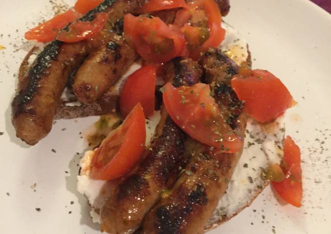 Resep Hungry dinner: bread, sausage, ricotta, tomatoes