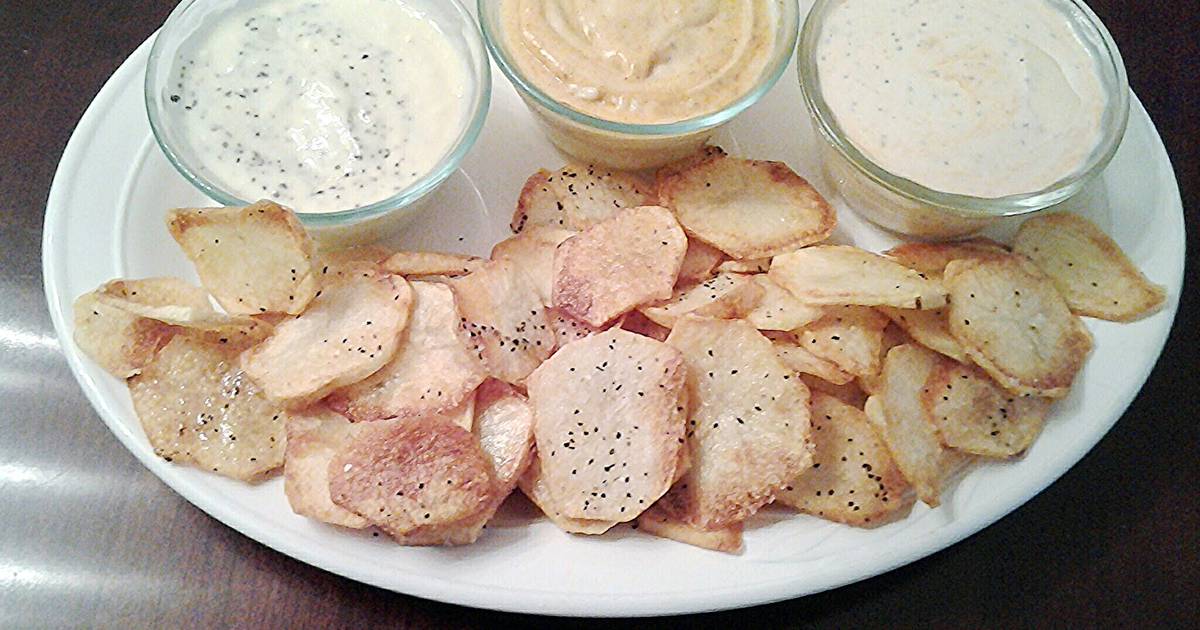 Homemade potato chips with option to make and reheat later the same day! Recipe by fenway Cookpad