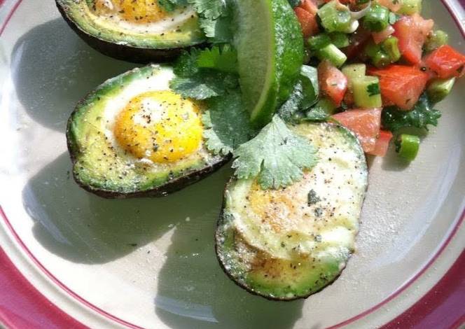 Resep Baked Eggs In Avocados