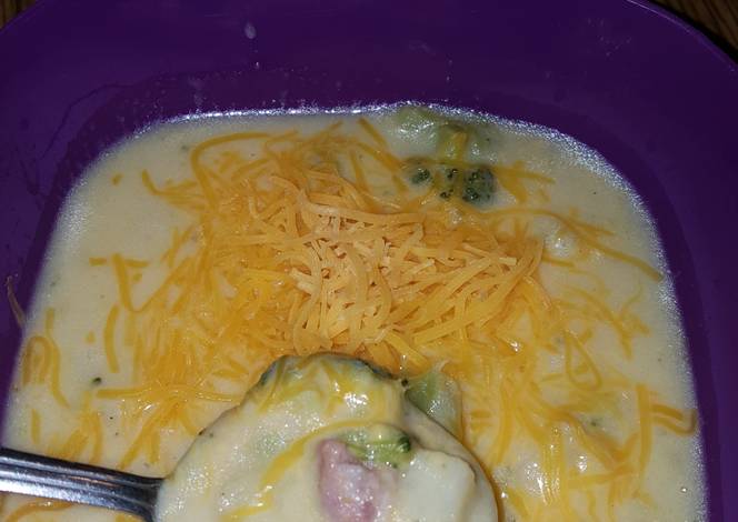 Resep Cheesy Potato Ham & Broccoli Soup