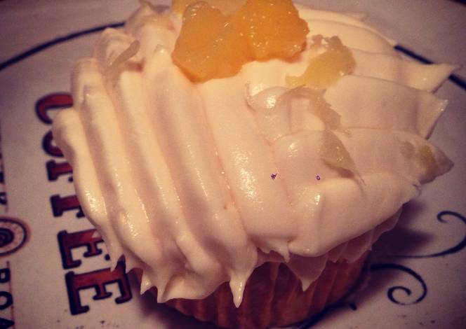 Resep Pineapple & Coconut Cupcake W/ Coconut Frosting & Pineapple Shredding On Top