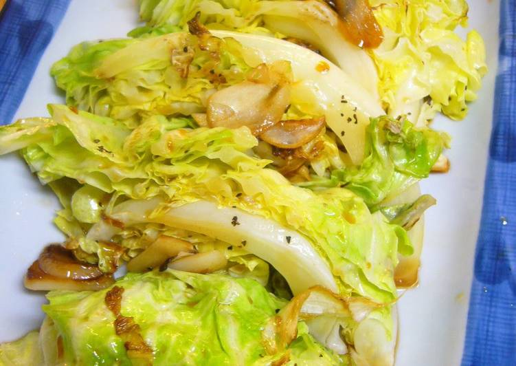 PanFried Spring Cabbage with Garlic Recipe by cookpad.japan Cookpad