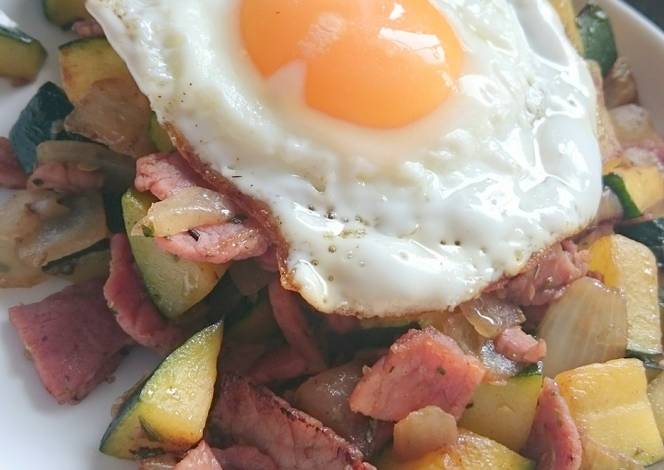 Resep Courgette and bacon breakfast hash!