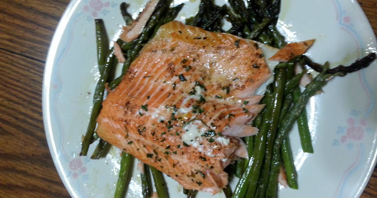 Baked salmon with asparagus Recipe by remy2011 - Cookpad
