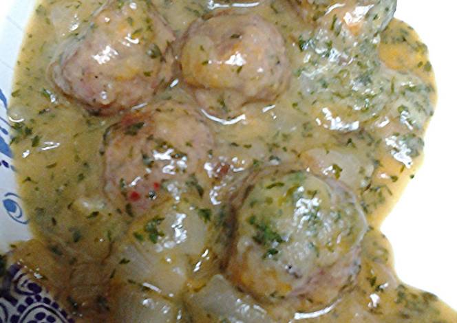 Resep Cheesy sausageball onion casserole Resep Cheesy sausageball onion casserole
