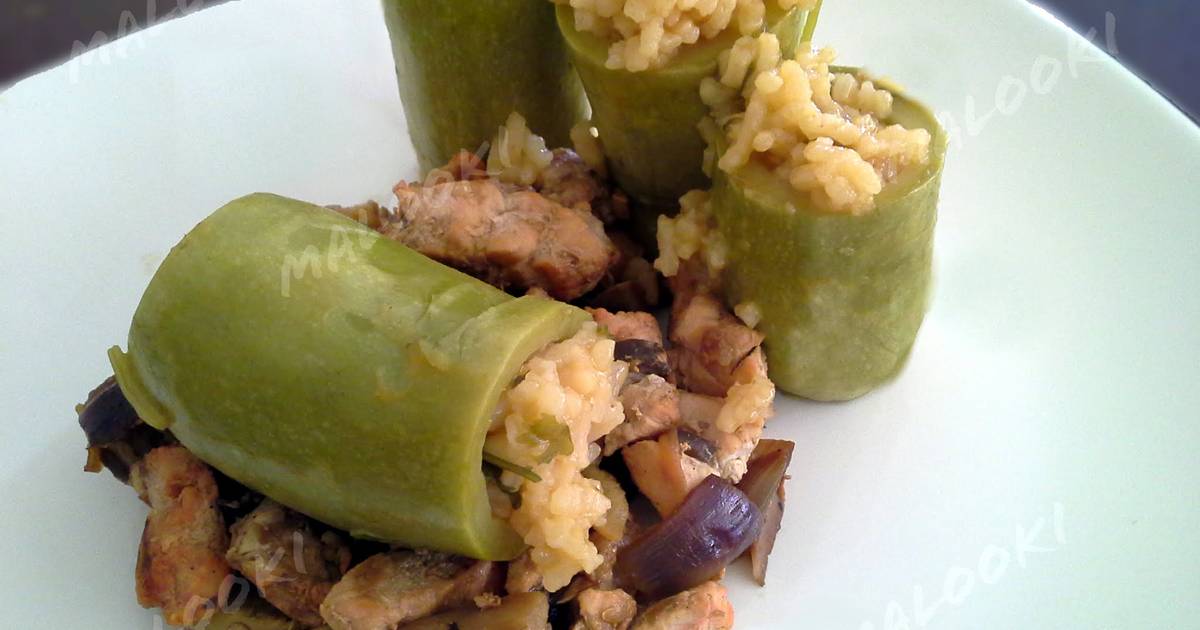 Egyptian mashi cosa (stuffed squash) with chicken