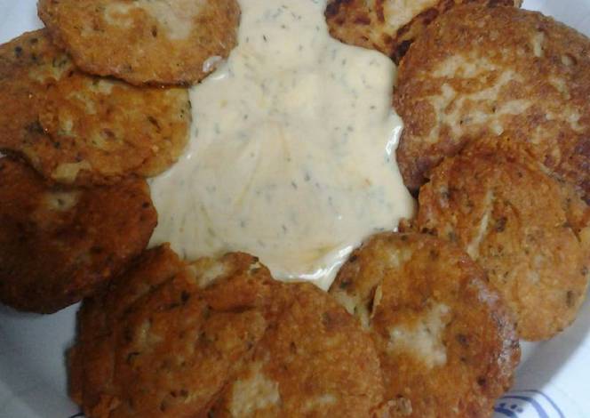 Resep Garlicky Cheesy fried tuna biscuits