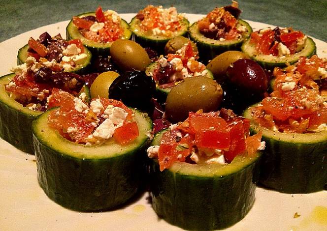 Resep Cucumber cups stuffed with lettuce less greek salad Resep Cucumber cups stuffed with lettuce less greek salad