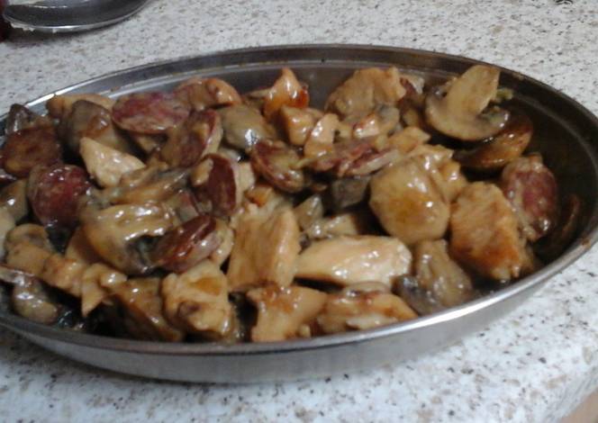 Resep My Garlic Chicken, Chorizo and Mushroom in a Brandy Cream Sauce 😙😘 Resep My Garlic Chicken, Chorizo and Mushroom in a Brandy Cream Sauce 😙😘