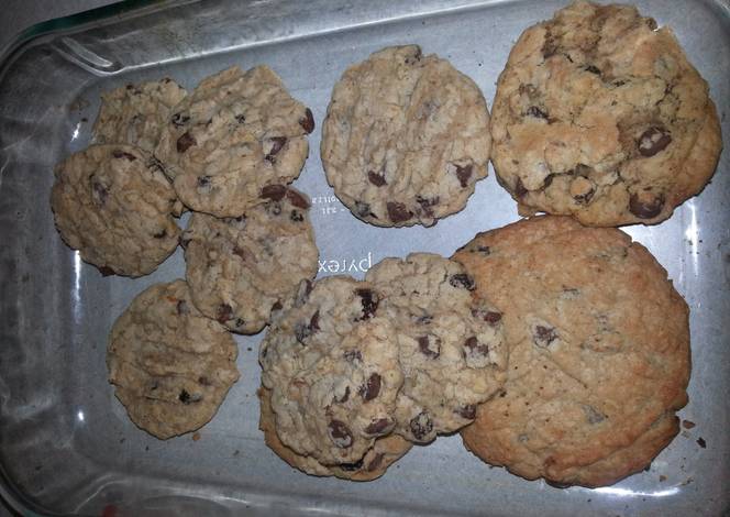 Resep Oatmeal chocolate chip raisin cookies