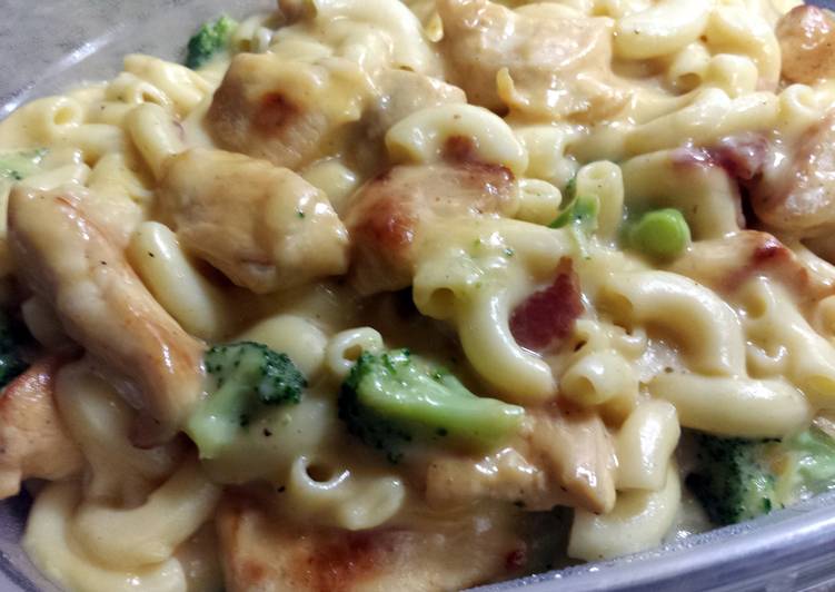 Chicken Broccoli Mac and Cheese with Bacon Recipe by Melissa Zepeda