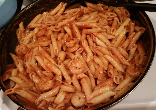 Resep Creamy & Spicy Shrimp Pasta in Garlic Tomato Cream Inspired byJulia on Pinterest