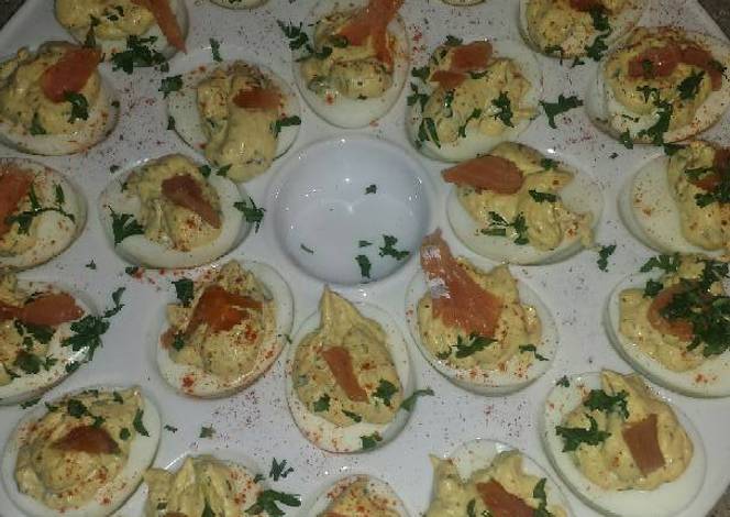 Resep truffle deviled eggs with lox