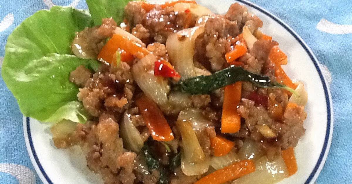 Thai Stir-fried Spicy Minced Pork With Holy Basil (Pad Kra ...