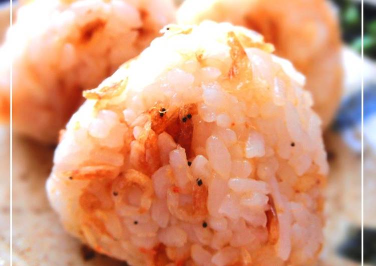 Tempura Crumbs and Small Shrimp (Sakura Shrimp) Onigiri Recipe by
