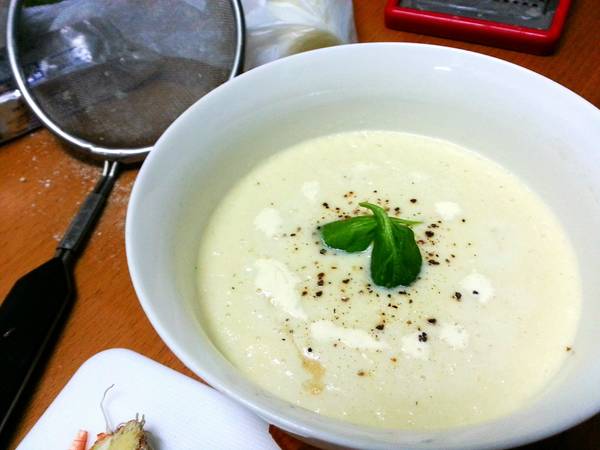 Cauliflower cheese soup