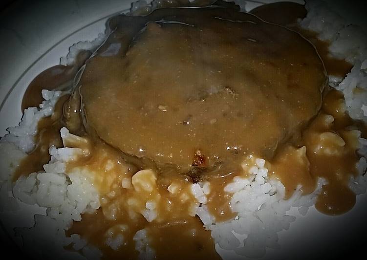 Hamburger on white rice with creamy mushroom gravy! Recipe by maranda wise Cookpad
