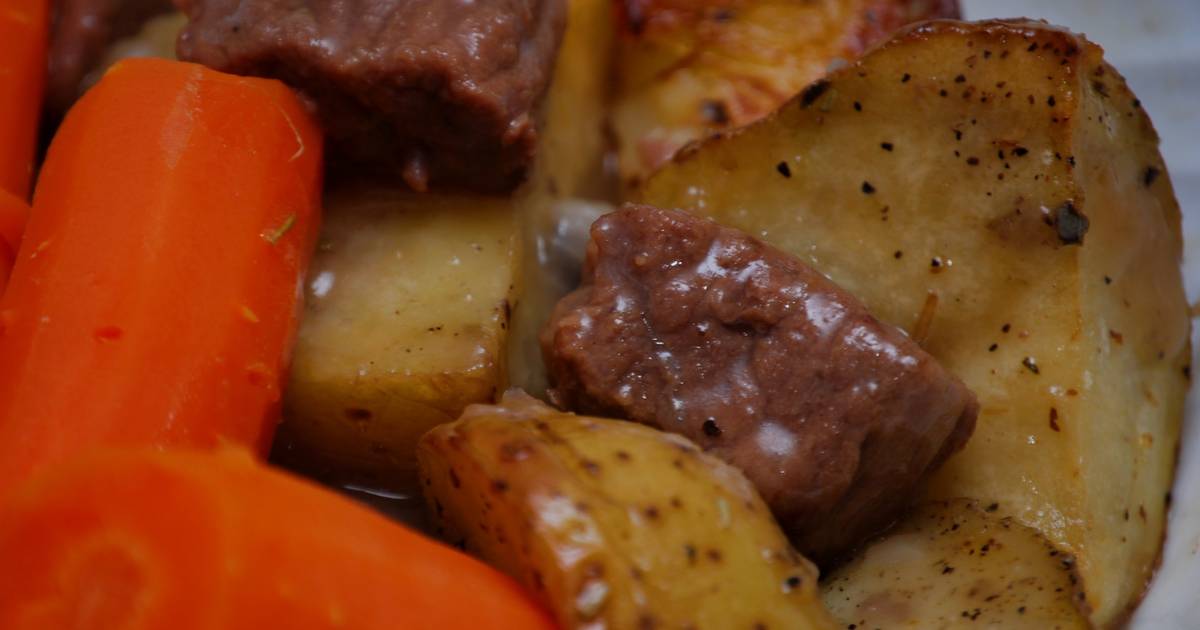 Stew Beef & Gravy w/Herb Roasted Potatoes Recipe by hands.matt Cookpad