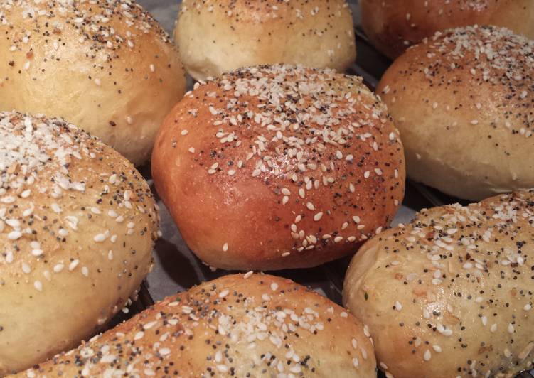 Bread Maker Everything Hamburger Buns Recipe by kissandmakeup - Cookpad