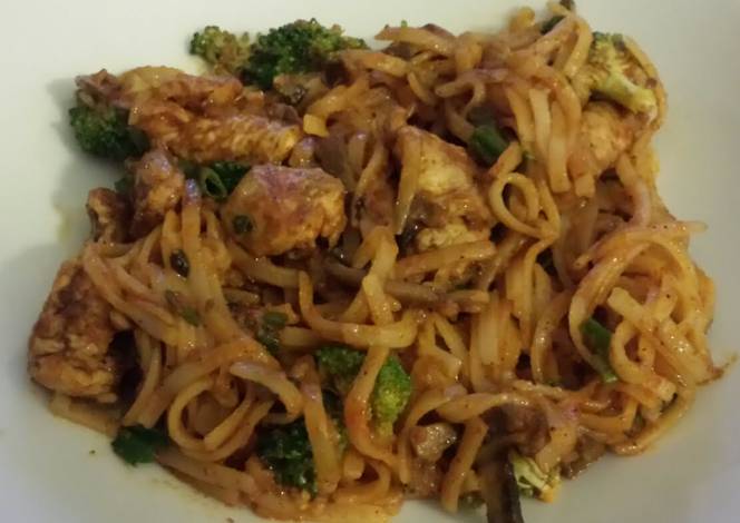 Resep Curried Thai Chicken and Noodles Resep Curried Thai Chicken and Noodles