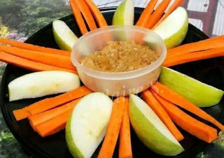 Apples and Carrot Sticks with Peanut Butter and Cream Cheese Dip Recipe