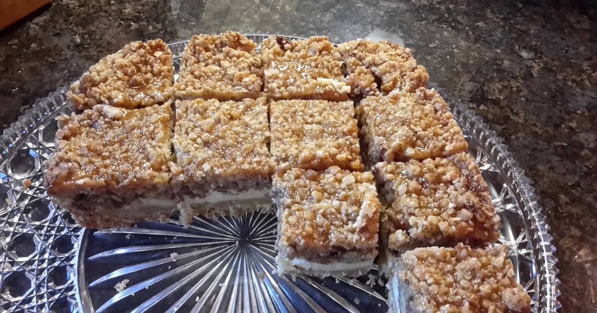 Caramel Apple Cheesecake Crumble Bars Recipe by kmcclendon11 Cookpad