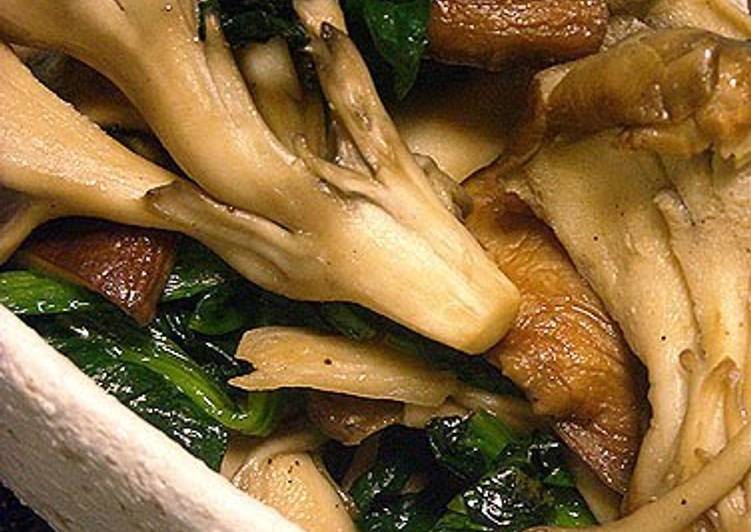 Maitake Diet! Sautéed Maitake Mushrooms and Spinach Recipe by cookpad