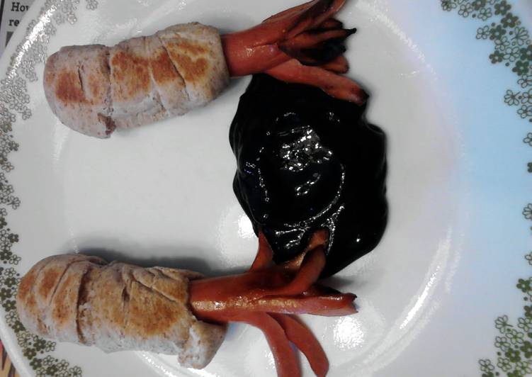 Squid Dogs W/ Ink ( Halloween ) Recipe by renee Cookpad