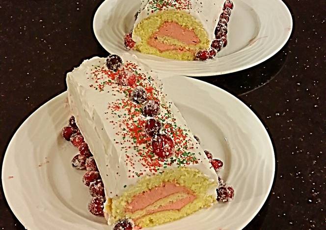 Resep Vanilla Cake Roll with Cranberry Mousse Filling