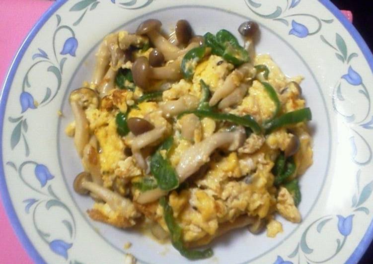 Shimeji Mushroom & Green Peppers Egg Stirfry Recipe by cookpad.japan