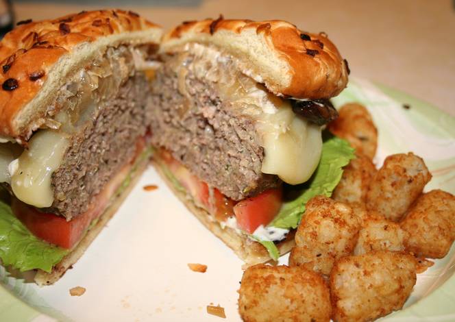 Resep Mushroom Quinoa Burgers with Roasted Garlic & Thyme Mayonnaise