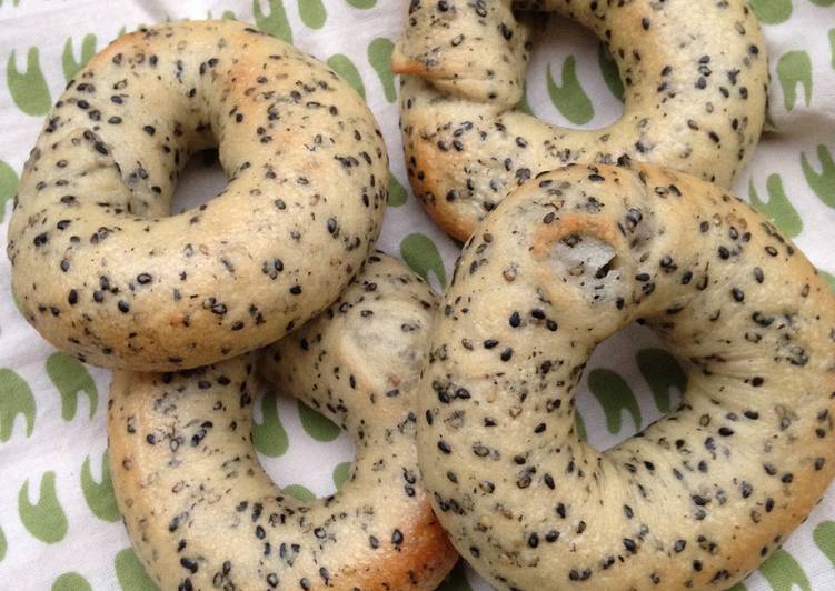 Sesame bagels with rice flour Recipe by Ai Cookpad