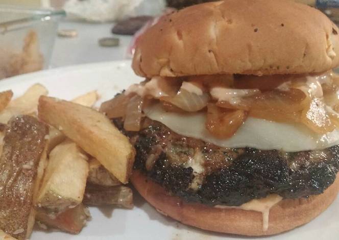 Resep Beef, Lamb and Feta Burger with Provolone, Caramelized Onions and Russian Horseradish Dressing served with Garlic Fries