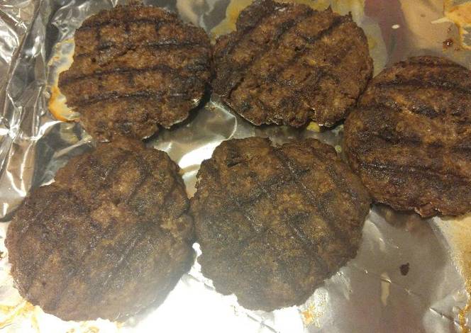 Resep Juicy venison burgers in a skillet