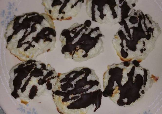 Resep Chocolate-drizzled Coconut Macaroon Bites Resep Chocolate-drizzled Coconut Macaroon Bites