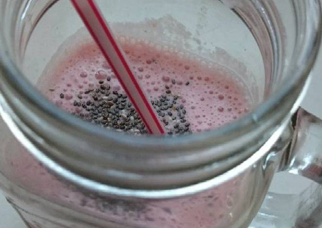 Resep Strawberry smoothie with chia seeds Resep Strawberry smoothie with chia seeds