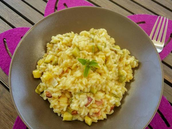 Risotto with zucchini and saffron