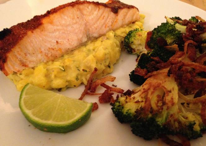 Resep Cajun Salmon and Sweetcorn Puree with Broccoli and Fried Onions