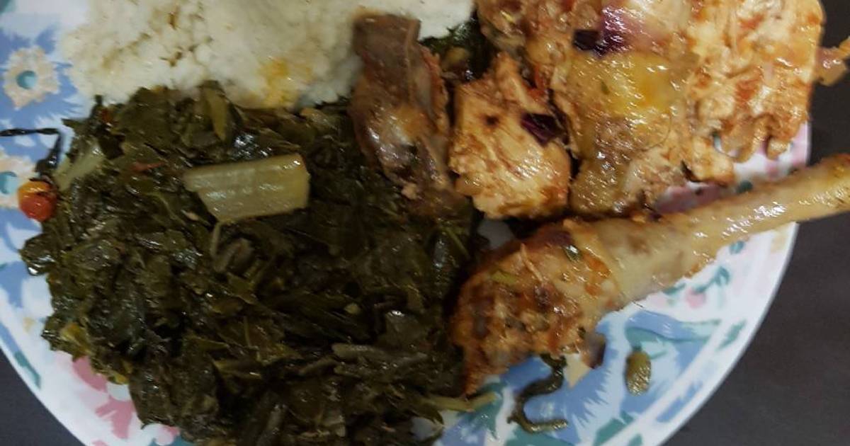 Ugali served with chicken and spinach Recipe by veronicah Wairimu - Cookpad