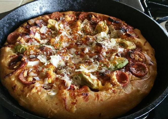 Resep Bbq pepperoni deep dish pizza in a Cast Iron skillet